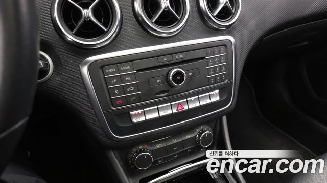 Mercedes-Benz A-Class 2017 — photo 17