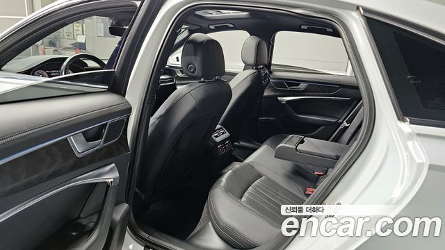 Audi A6 2021 — photo 11