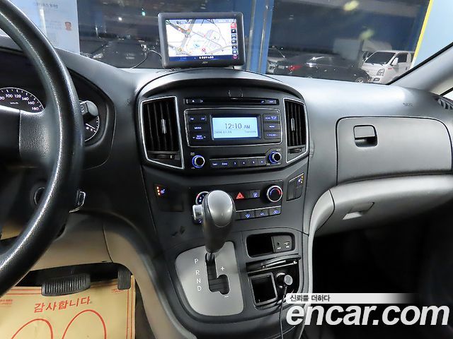 Hyundai Starex 2017 — photo 11