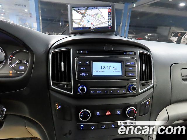 Hyundai Starex 2017 — photo 12