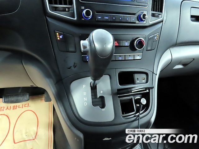 Hyundai Starex 2017 — photo 13