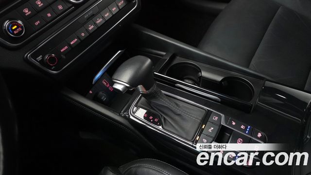 Kia K7 2018 — photo 9