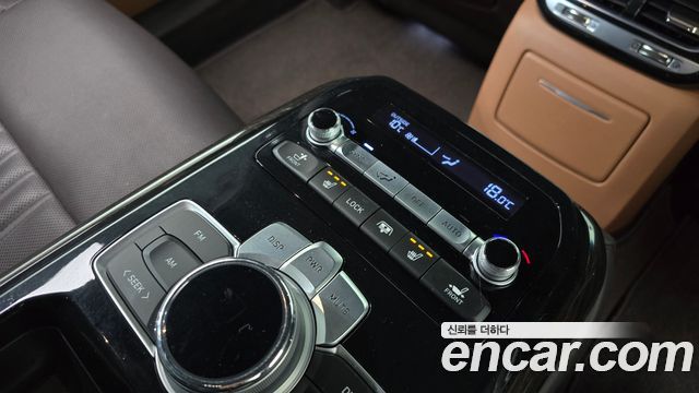 Genesis G90 2019 — photo 19