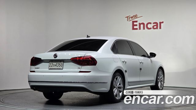 Volkswagen Passat 2018 — photo 2