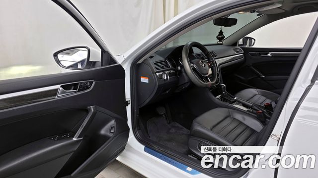 Volkswagen Passat 2018 — photo 10