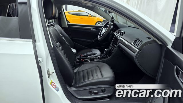 Volkswagen Passat 2018 — photo 11