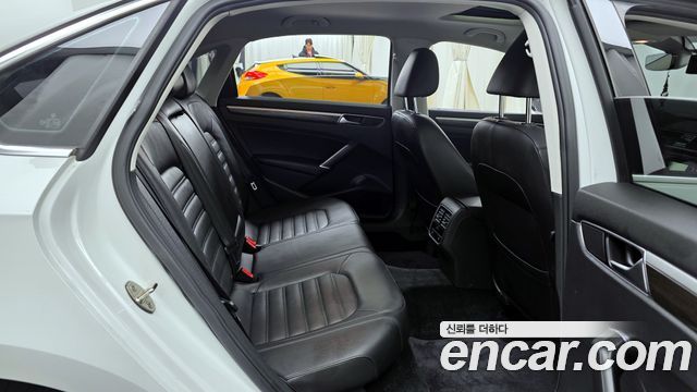 Volkswagen Passat 2018 — photo 12