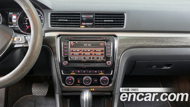 Volkswagen Passat 2018 — photo 15
