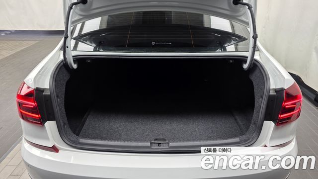 Volkswagen Passat 2018 — photo 20