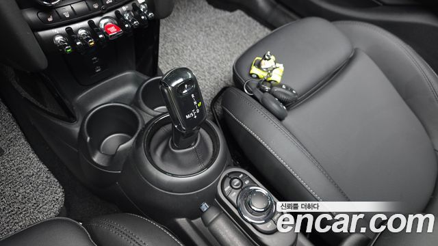 Mini Cooper 2023 — photo 9