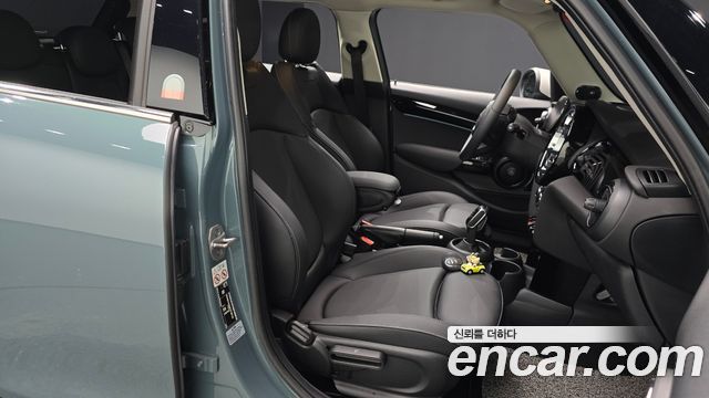 Mini Cooper 2023 — photo 10