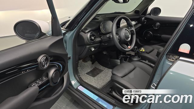 Mini Cooper 2023 — photo 11