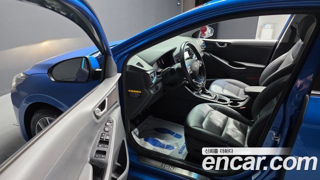 Hyundai Ioniq 2017 — photo 11