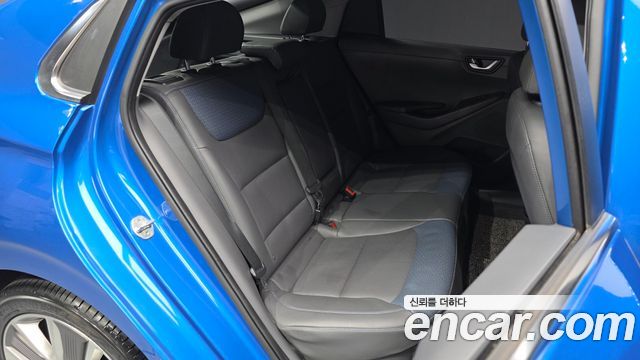 Hyundai Ioniq 2017 — photo 12