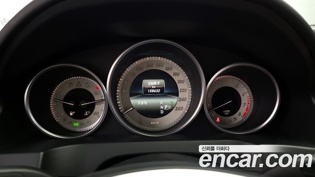 Mercedes-Benz E-Class 2016 — photo 8