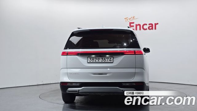 Kia Canival 2023 — photo 4