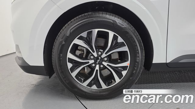 Kia Canival 2023 — photo 5