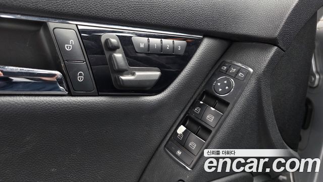Mercedes-Benz C-Class 2010 — photo 14
