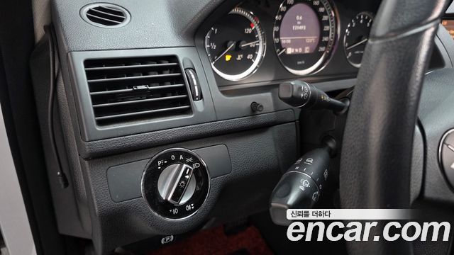 Mercedes-Benz C-Class 2010 — photo 17