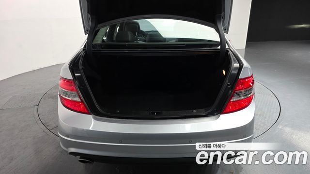 Mercedes-Benz C-Class 2010 — photo 19