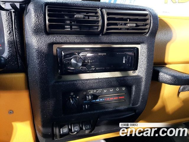 Jeep Wrangler 1997 — photo 16