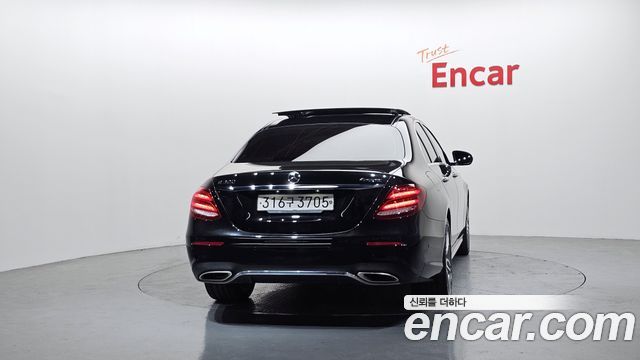 Mercedes-Benz E-Class 2020 — photo 4