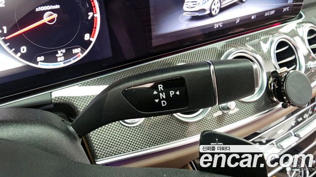 Mercedes-Benz E-Class 2020 — photo 9