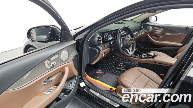Mercedes-Benz E-Class 2020 — photo 10