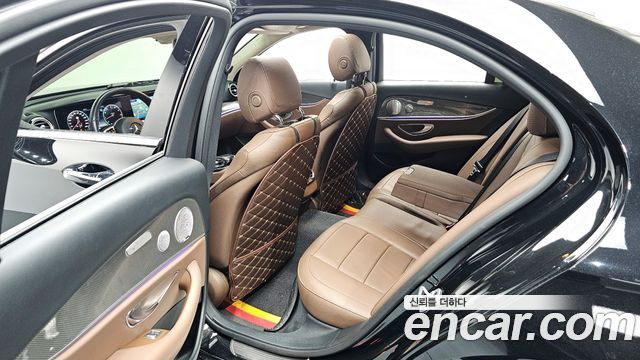 Mercedes-Benz E-Class 2020 — photo 11