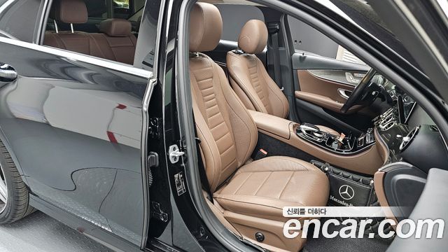 Mercedes-Benz E-Class 2020 — photo 12