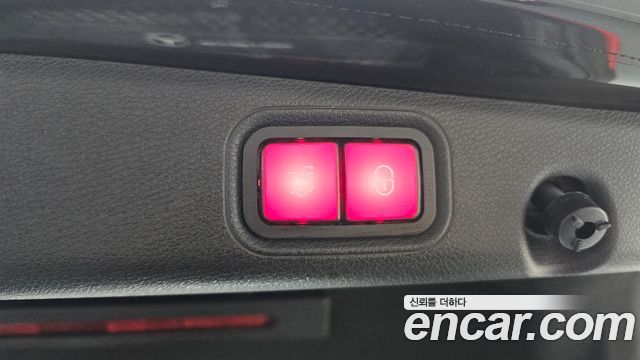 Mercedes-Benz E-Class 2020 — photo 18