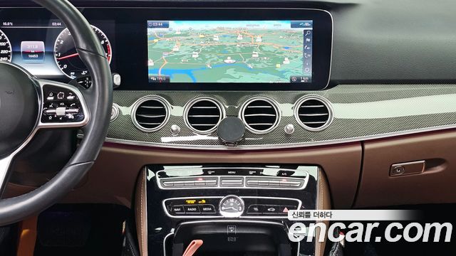 Mercedes-Benz E-Class 2020 — photo 19
