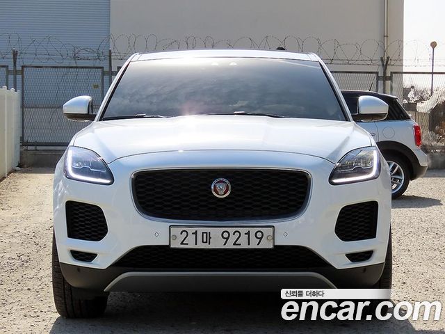Jaguar E-PACE 2018 — photo 1