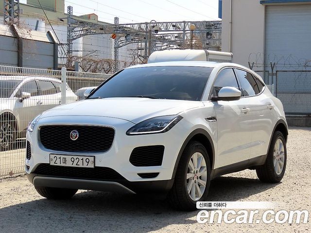 Jaguar E-PACE 2018 — photo 2