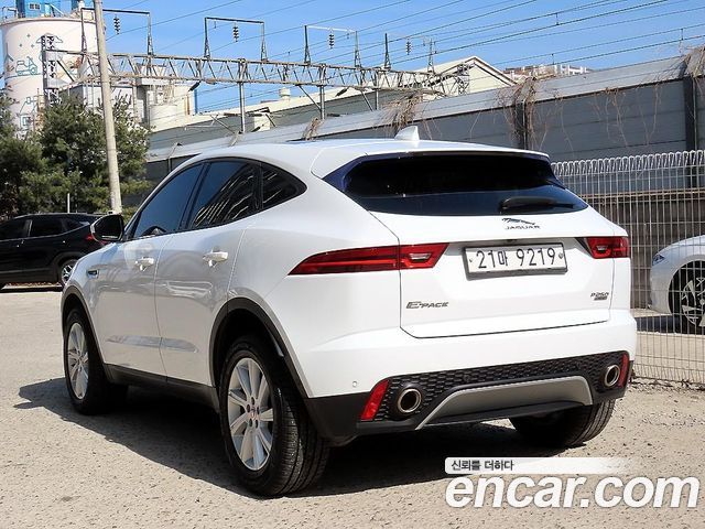 Jaguar E-PACE 2018 — photo 3