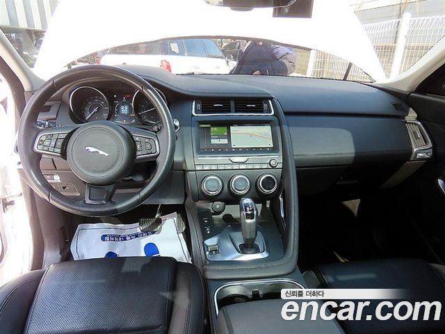 Jaguar E-PACE 2018 — photo 7