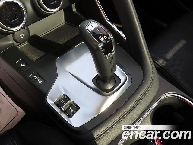 Jaguar E-PACE 2018 — photo 10
