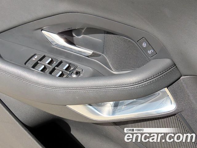 Jaguar E-PACE 2018 — photo 11