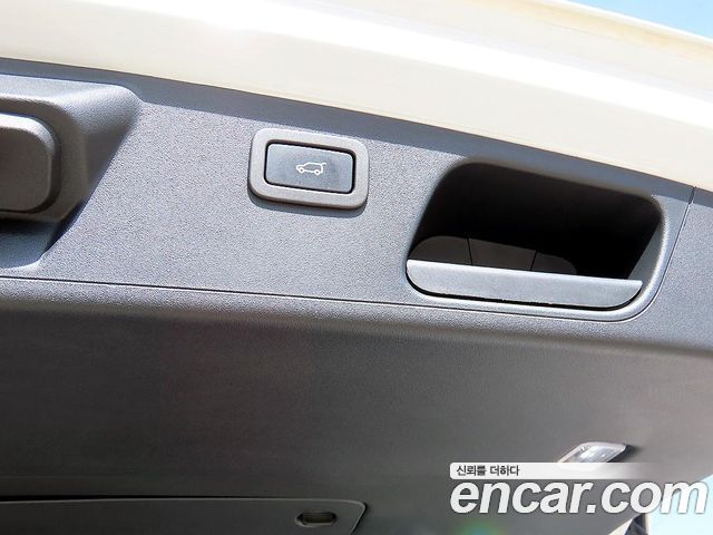 Jaguar E-PACE 2018 — photo 15