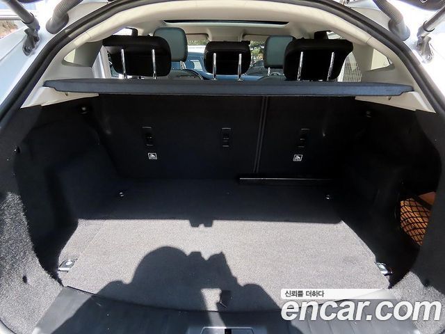 Jaguar E-PACE 2018 — photo 17