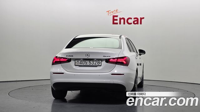 Mercedes-Benz A-Class 2020 — photo 4