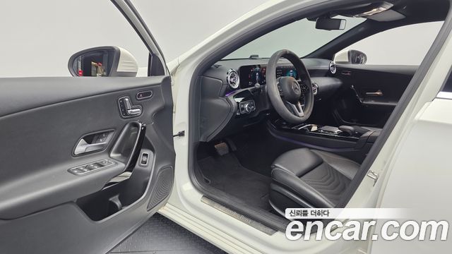 Mercedes-Benz A-Class 2020 — photo 10