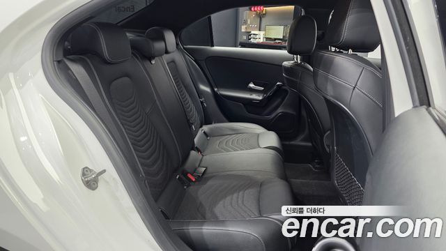 Mercedes-Benz A-Class 2020 — photo 11