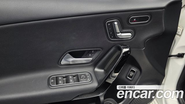 Mercedes-Benz A-Class 2020 — photo 18