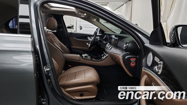 Mercedes-Benz E-Class 2019 — photo 11