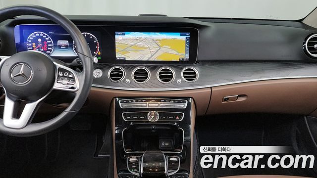 Mercedes-Benz E-Class 2019 — photo 14