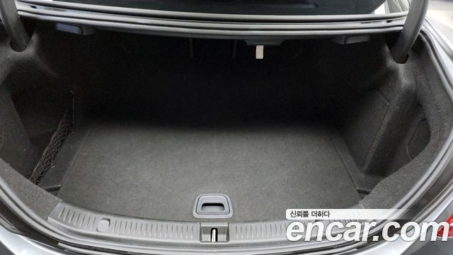 Mercedes-Benz E-Class 2019 — photo 20