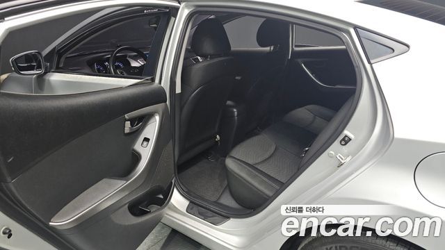 Hyundai AVANTE 2011 — photo 12