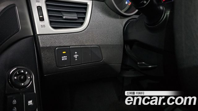 Hyundai AVANTE 2011 — photo 17