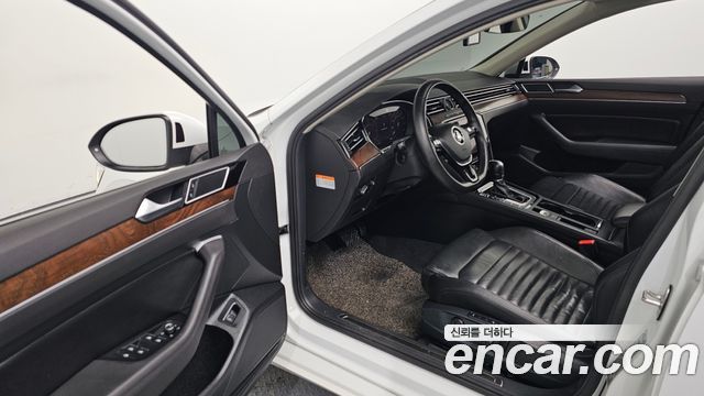 Volkswagen Passat 2018 — photo 10